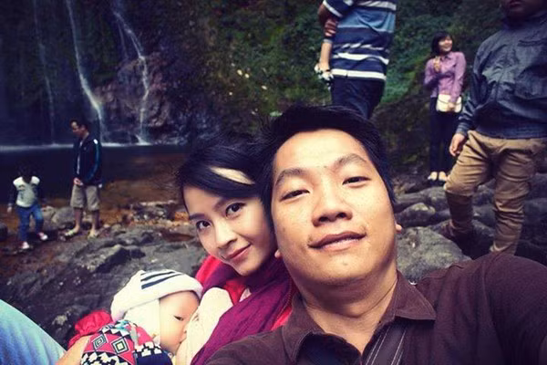 khoe ảnh cho con bú nơi công cộng