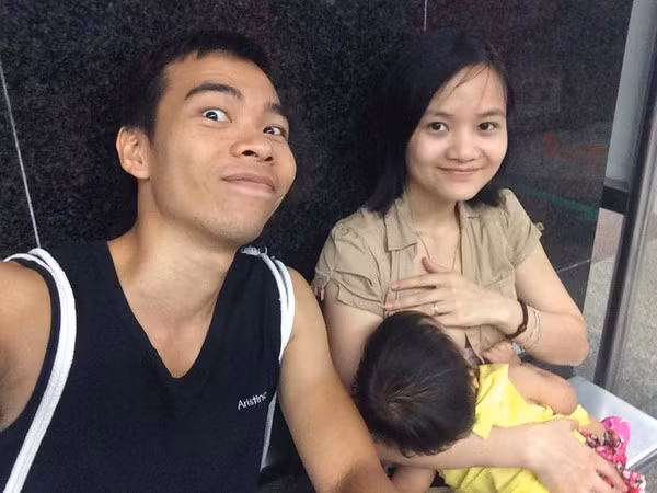 khoe ảnh cho con bú nơi công cộng