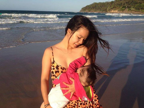 khoe ảnh cho con bú nơi công cộng khoe ảnh cho con bú nơi công cộng