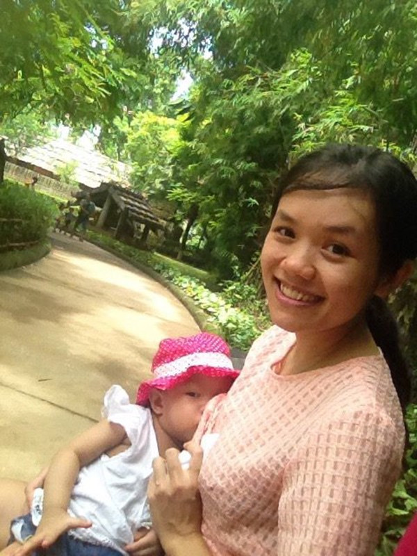 khoe ảnh cho con bú nơi công cộng khoe ảnh cho con bú nơi công cộng