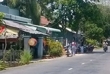 Căn nhà nơi xảy ra vụ nổ, khiến 3 người trong gia đình tử vong. Căn nhà nơi xảy ra vụ nổ, khiến 3 người trong gia đình tử vong.