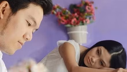 Chồng tặng tôi hoa hồng kèm… đơn ly hôn