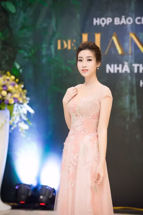 Hoa hau Do My Linh tro thanh 