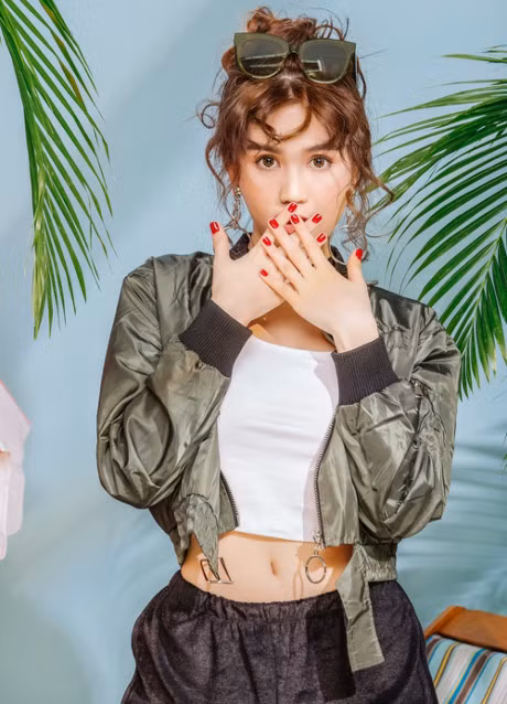 My nhan Viet don dau xu huong toc lo xo, trang diem tong cam hong - Anh 8