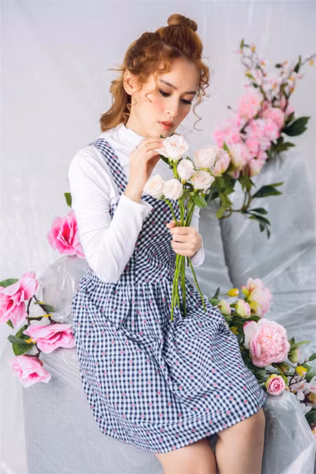 My nhan Viet don dau xu huong toc lo xo, trang diem tong cam hong - Anh 5