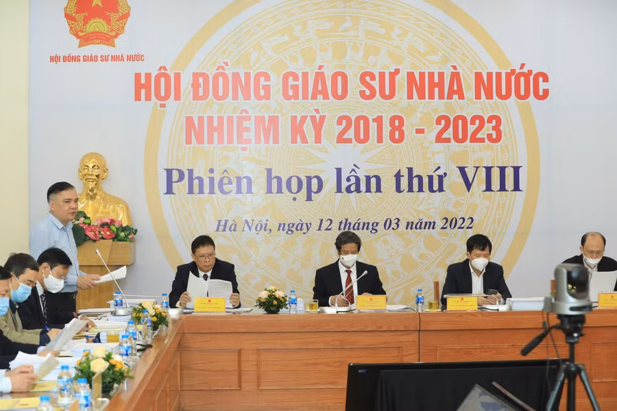 Hình ảnh tại Phiên họp lần thứ VIll của Hội đồng Giáo sư Nhà nước nhiệm kỳ 2018-2023.