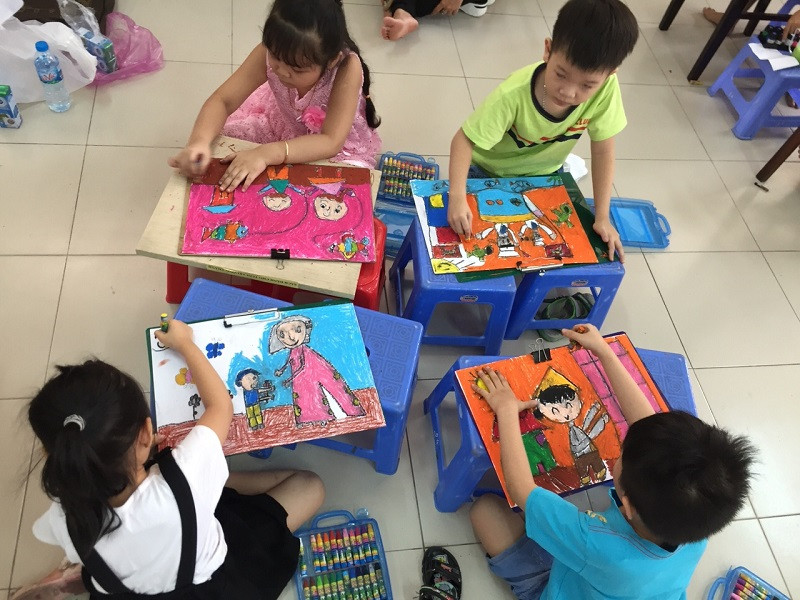 Cùng thể hiện ý tưởng của mình trên giấy Cùng thể hiện ý tưởng của mình trên giấy