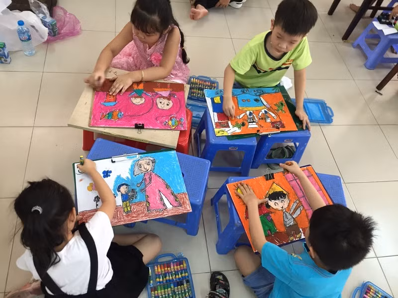 Cùng thể hiện ý tưởng của mình trên giấy