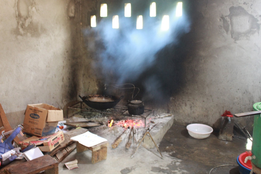 Góc bếp nhỏ của thầy và trò điểm trường Lũng Hoài.