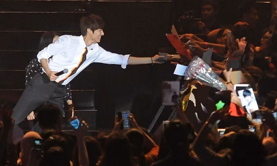 lee min ho ban het 3.000 ve xem talk-show chi trong mot phut hinh anh 2