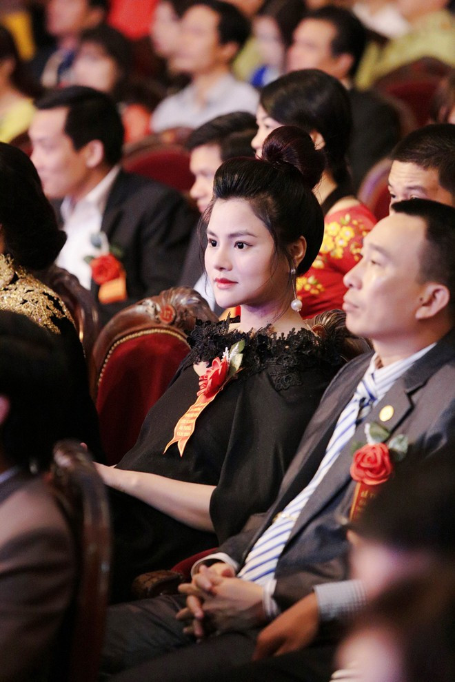 Vũ Thu Phương tái xuất sau sự cố đứt gân tay