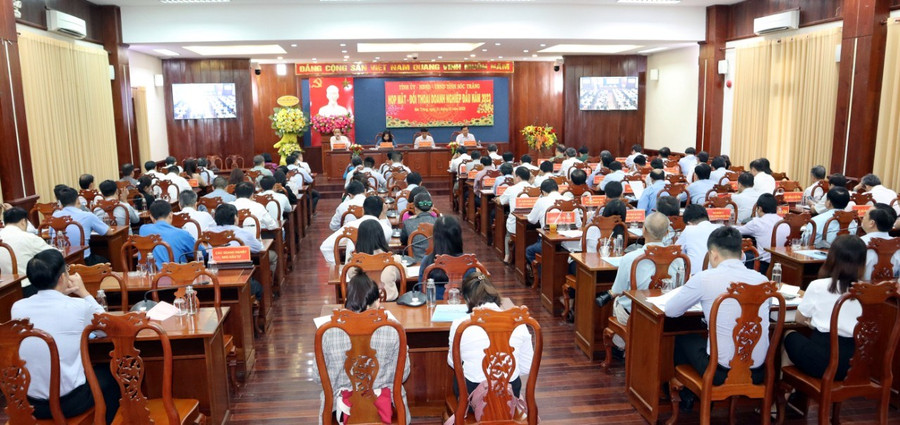 Buổi họp mặt, đối thoại với doanh nghiệp địa bàn tỉnh Sóc Trăng đầu năm. Buổi họp mặt, đối thoại với doanh nghiệp địa bàn tỉnh Sóc Trăng đầu năm.