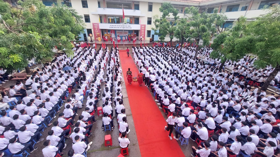 Không khí khai giảng tại Trường THPT Hoàng Diệu, Sóc Trăng. Không khí khai giảng tại Trường THPT Hoàng Diệu, Sóc Trăng.