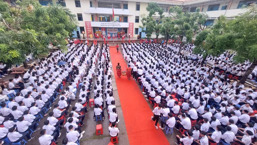 Không khí khai giảng tại Trường THPT Hoàng Diệu, Sóc Trăng.