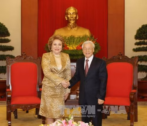 Tổng Bí thư Nguyễn Phú Trọng và Chủ tịch Hội đồng Liên bang Nga Valentina Ivanovna Matviyenko. Ảnh: TTXVN