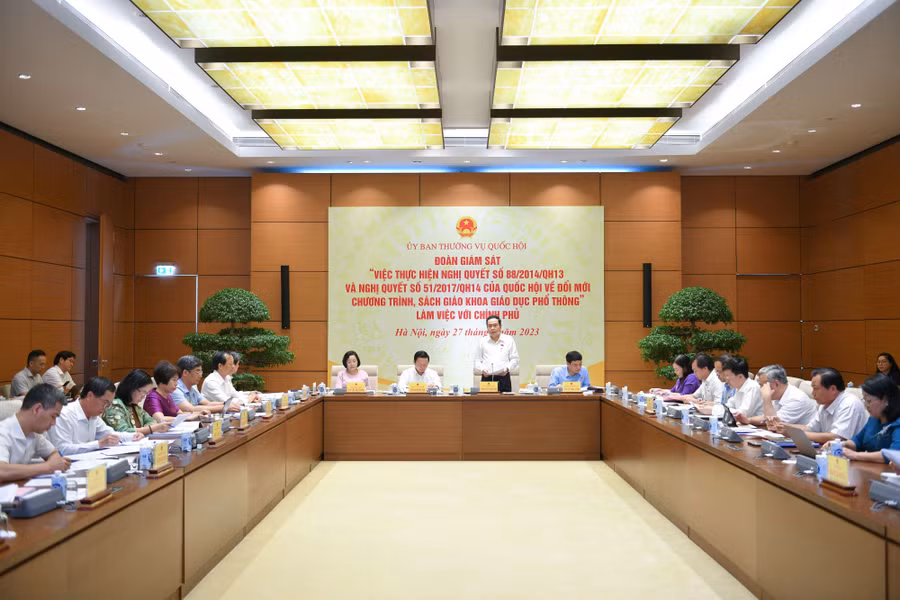 Buổi làm việc của Đoàn giám sát về việc thực hiện Nghị quyết của Quốc hội về đổi mới chương trình, sách giáo khoa giáo dục phổ thông với Chính phủ chiều 27/7/2023.