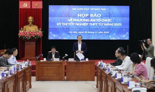 Thứ trưởng Bộ GD&ĐT Phạm Ngọc Thưởng phát biểu tại Họp báo công bố phương án tổ chức Kỳ thi và xét công nhận tốt nghiệp THPT từ năm 2025. Thứ trưởng Bộ GD&ĐT Phạm Ngọc Thưởng phát biểu tại Họp báo công bố phương án tổ chức Kỳ thi và xét công nhận tốt nghiệp THPT từ năm 2025.