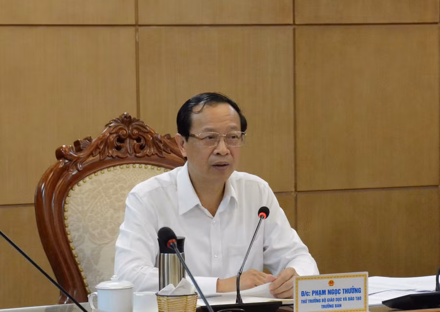 Thứ trưởng Phạm Ngọc Thưởng - Trưởng Ban Chỉ đạo cấp quốc gia Kỳ thi tốt nghiệp THPT năm 2023 - chủ trì phiên họp.