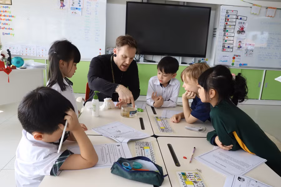 Lào Cai chú trọng cho học sinh tiếp cận với giáo viên người nước ngoài.