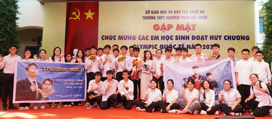 Học sinh Trường THPT chuyên Phan Bội Châu giành nhiều huy chương từ các cuộc thi Oympic quốc tế.