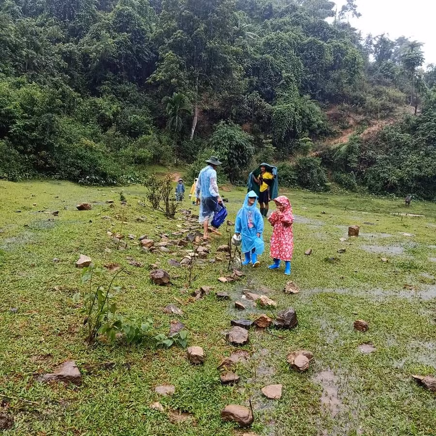 Đường đến trường của HS Trường Tiểu học Trà Vân