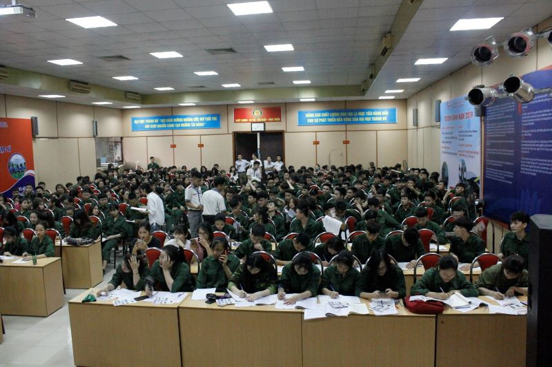 Trường ĐH Thành Đô tập huấn kỹ năng lái xe an toàn cho toàn bộ sinh viên