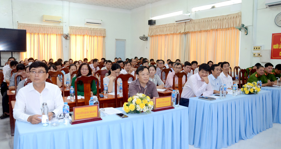 Lãnh đạo Sở GDĐT An Giang và đại biểu tham dự Hội nghị.