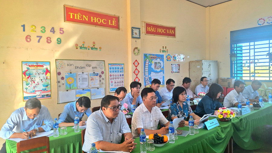 Đại biểu dự giờ dạy thực nghiệm. (Ảnh: Trọng Nhân) Đại biểu dự giờ dạy thực nghiệm. (Ảnh: Trọng Nhân)