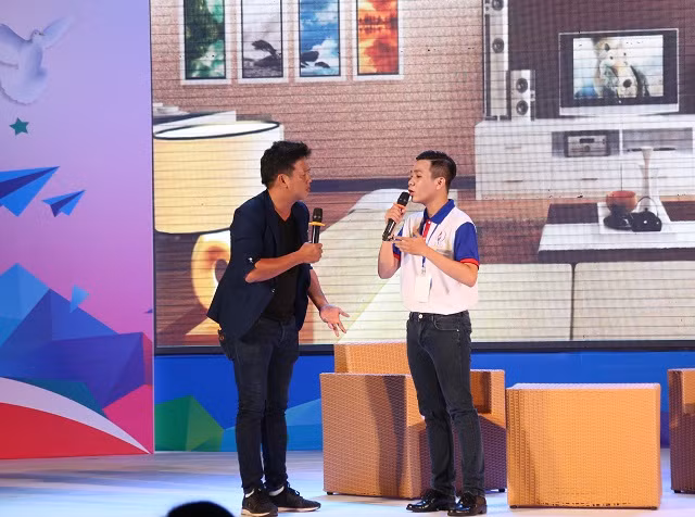 Thí sinh có phần thi giải quyết tình huống với các khách mời