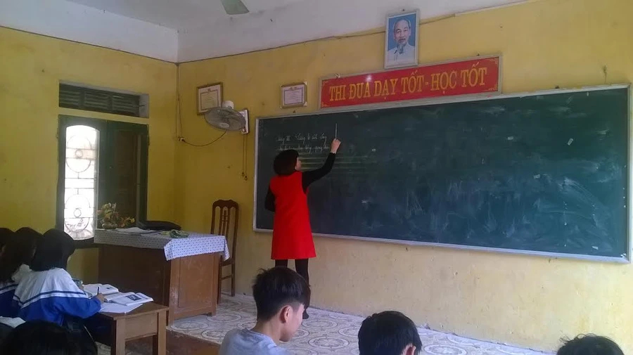 Cô trò Trường THPT Tiên Hưng (Đông Hưng, Thái Bình) trong giờ học Vật lý.