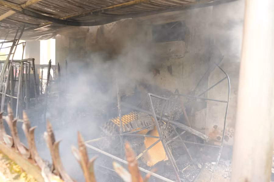 Nhiều đồ dùng đã bị lửa thiêu rụi.