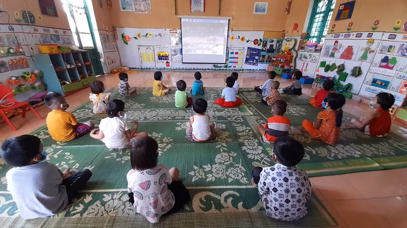 Từ “bản trắng” mầm non, giờ đây tỷ lệ trẻ đúng độ tuổi ra lớp ở Tà Chinh đã được bảo đảm.