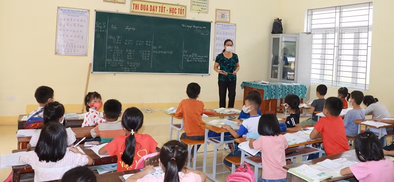 Giờ học của học sinh Trường Tiểu học Ngọc Sơn (huyện Thanh Chương, Nghệ An).