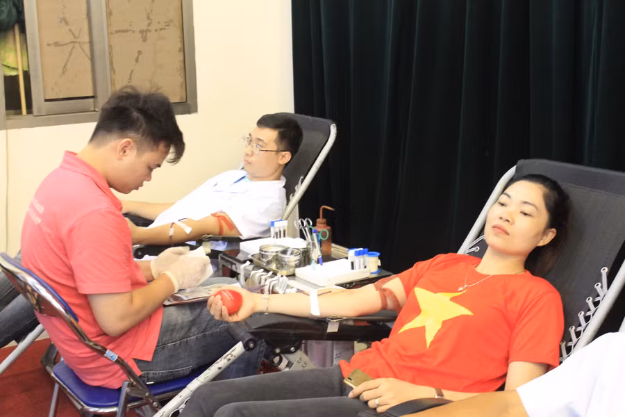 Giọt máu cho đi-Cuộc đời ở lại