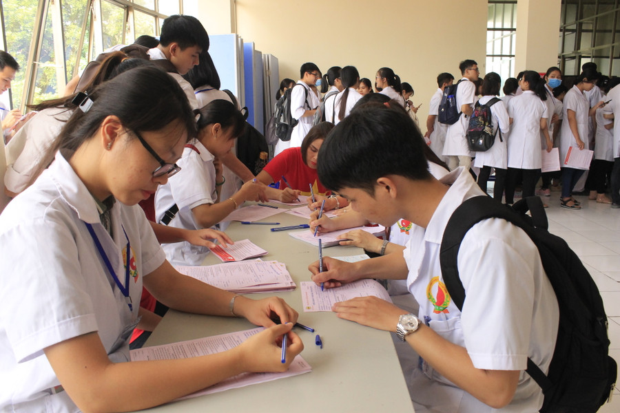 Các bạn sinh viên cũng háo hức tham gia