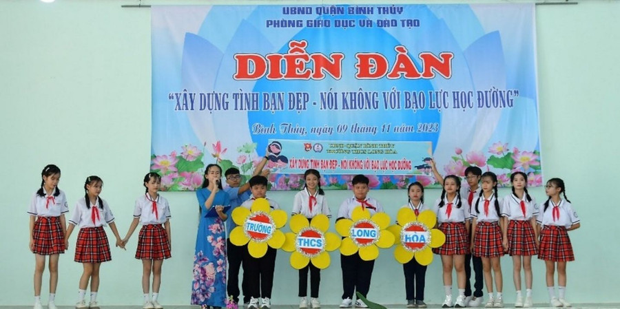 Học sinh quận Bình Thủy (TP Cần Thơ) tham gia Diễn đàn “Xây dựng tình bạn đẹp - Nói không bạo lực học đường”. Ảnh: Q. Ngữ