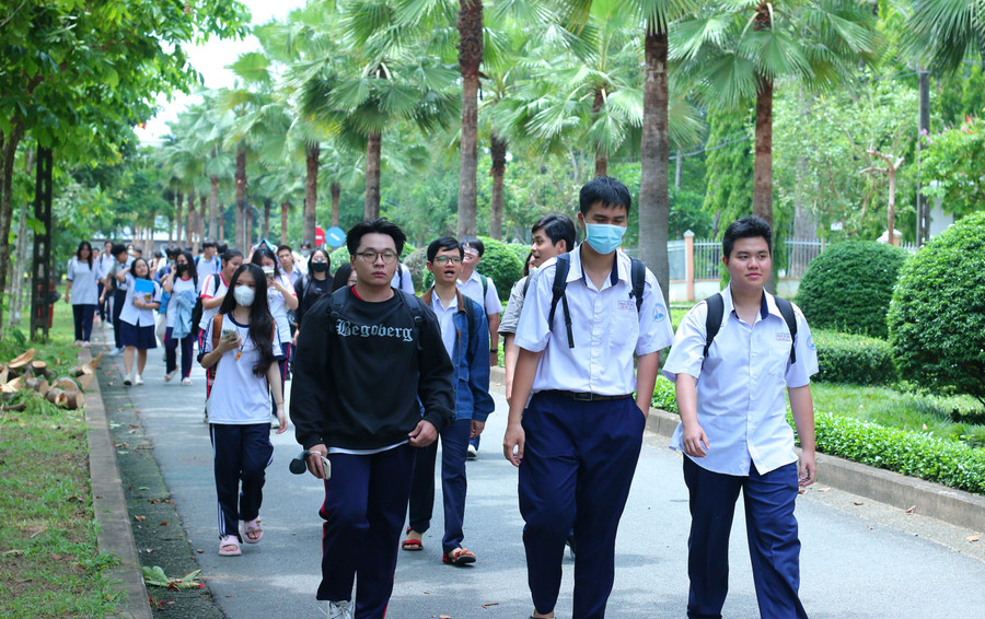 Thí sinh dự kỳ thi đánh giá năng lực do Đại học Quốc gia TPHCM tổ chức, tháng 6/2024. Ảnh: Mạnh Tùng Thí sinh dự kỳ thi đánh giá năng lực do Đại học Quốc gia TPHCM tổ chức, tháng 6/2024. Ảnh: Mạnh Tùng