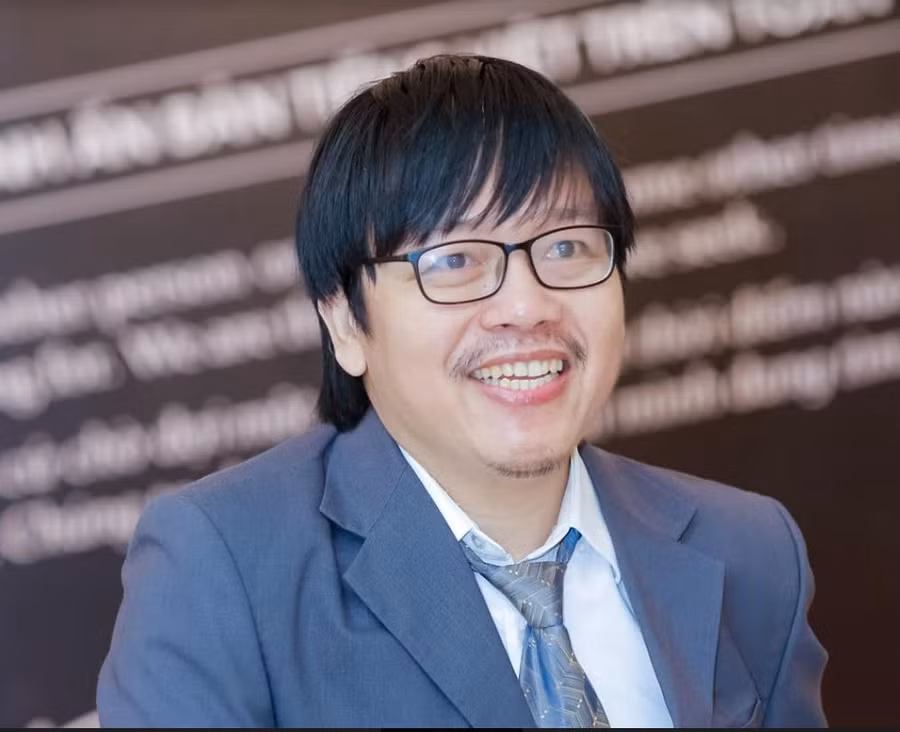 Nhà báo Đỗ Hùng, dịch giả của cuốn sách Miền Đất Hứa.