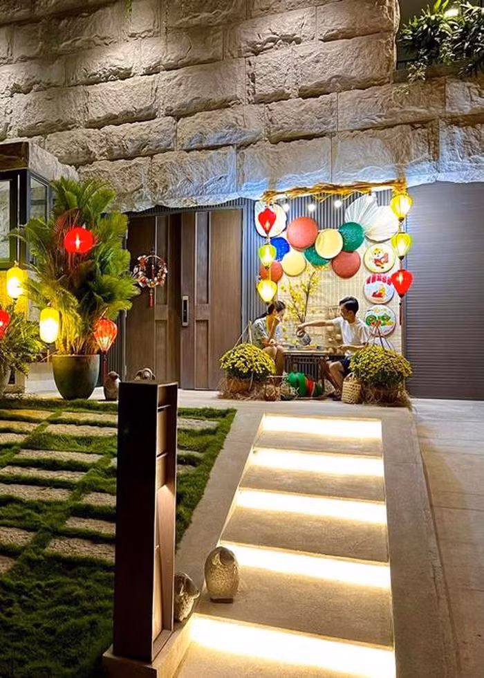 Vợ chồng Đàm Thu Trang - Cường Đô la cũng trang trí biệt thự để đón Tết Nhâm Dần.