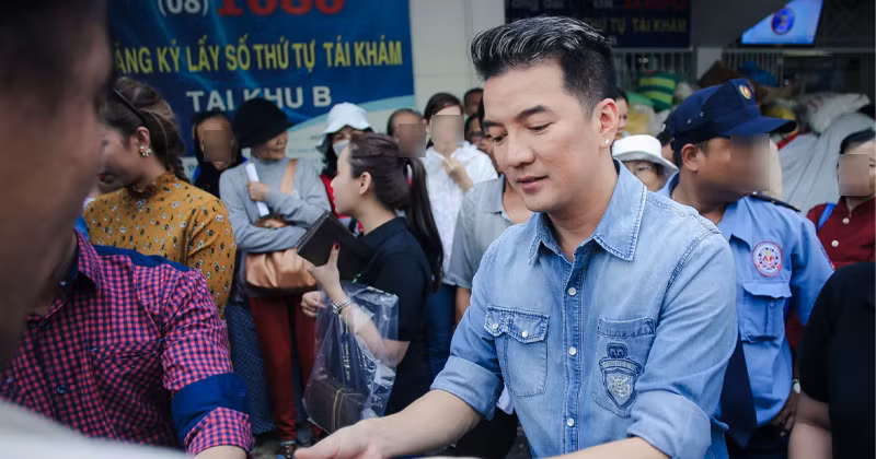 Nam ca sĩ Đàm Vĩnh Hưng.