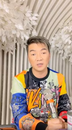 Nam ca sĩ Đàm Vĩnh Hưng.