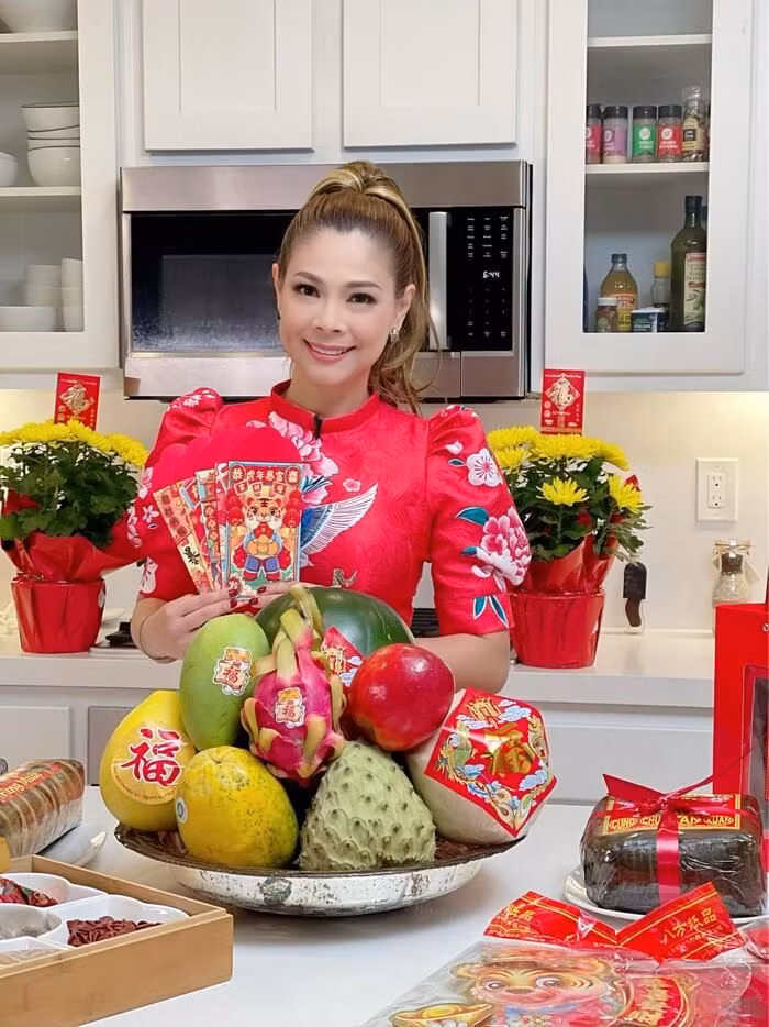 Năm nay vì đã nhận lịch diễn tại Mỹ đến tháng 3 nên Thanh Thảo quyết định ở lại Cali để đón Tết. Mặc dù vậy, cô vẫn tranh thủ du xuân, đưa các con đi chợ hoa mua sắm Tết để các con không bị quên nguồn cội và hiểu được các phong tục của người Việt ngày Tết.