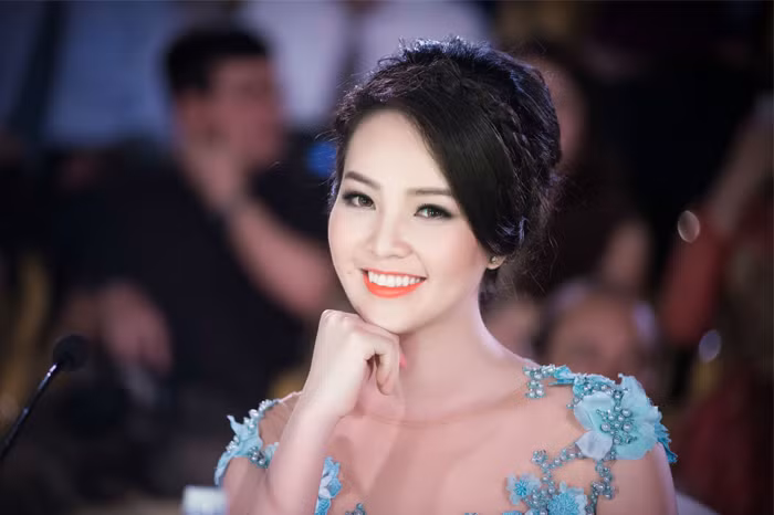 Á hậu Thụy Vân.