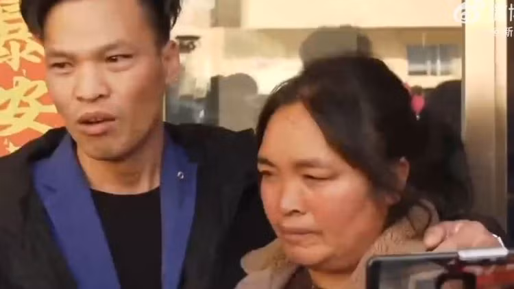 Người đàn ông tìm thấy mẹ ruột sau 33 năm nhờ bản đồ được vẽ bằng trí nhớ.