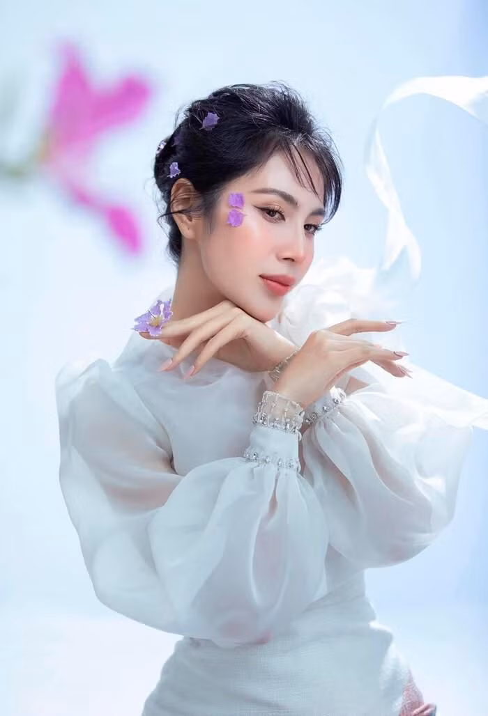 Ca sĩ Thủy Tiên.