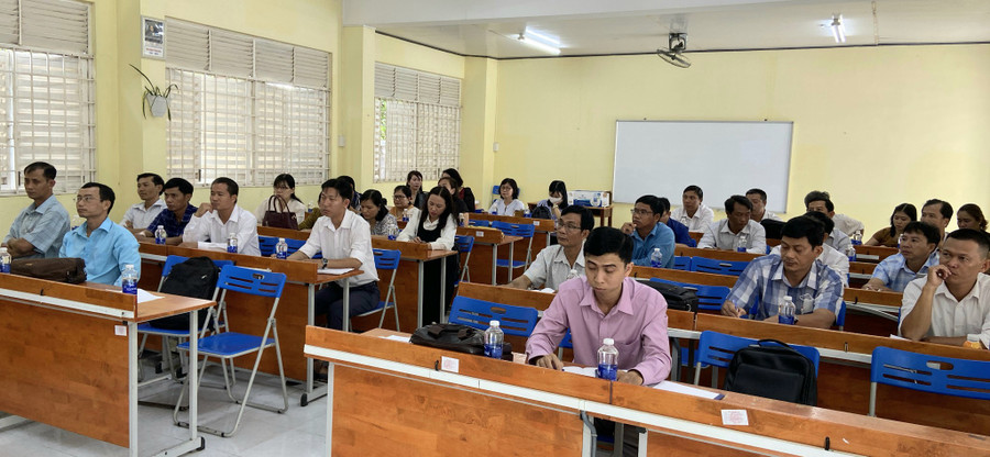 CBQL và giáo viên tham dự Hội thảo.