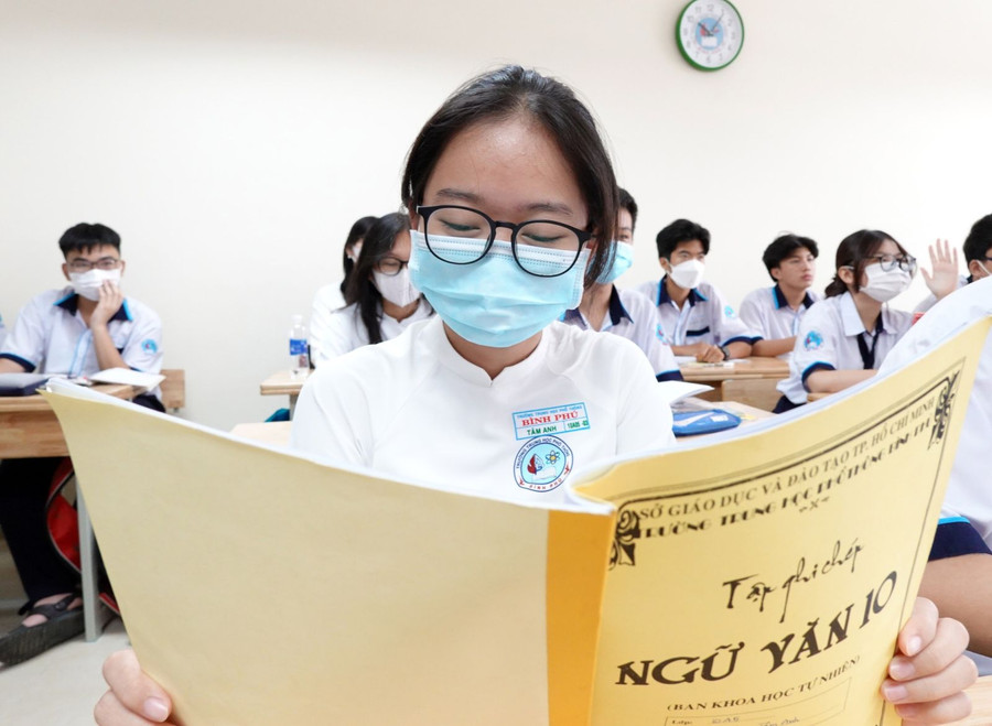 Học sinh TPHCM trong giờ học Ngữ văn theo Chương trình giáo dục phổ thông mới. Ảnh: INT Học sinh TPHCM trong giờ học Ngữ văn theo Chương trình giáo dục phổ thông mới. Ảnh: INT