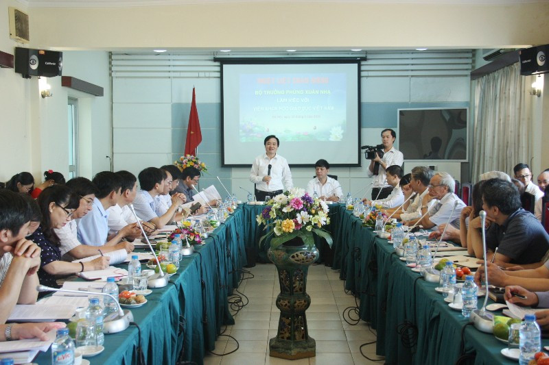 Quang cảnh buổi làm việc Quang cảnh buổi làm việc