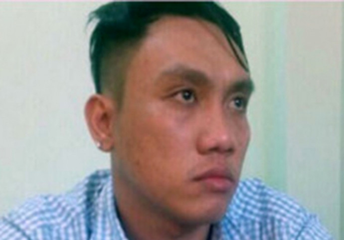 Đối tượng cướp dây chuyền Phạm Tuấn Minh tại cơ quan điều tra. (Ảnh: Dân Trí) cuop-day-chuyen