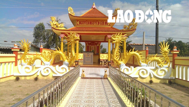 Nhiều lăng mộ tiền tỉ ở ấp Trùm Thuật A, xã Khánh Hải nhìn chẳng khác gì những ngôi nhà dành cho người quý tộc thời xưa.
